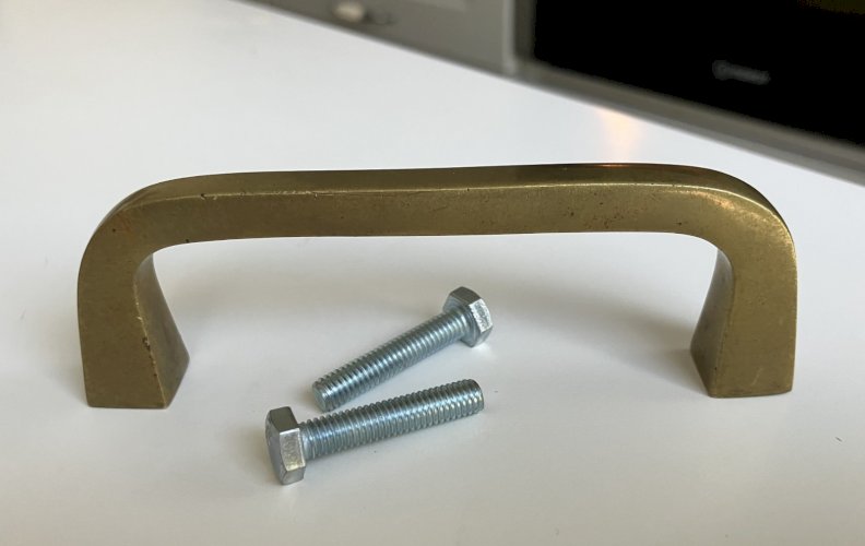 ancienne poignee de tiroir, autre... en laiton bronze massif