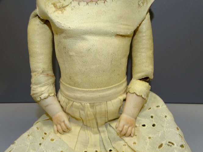 -ANCIENNE POUPEE DEP FIN XIXe Datée 1894 CORPS en CUIR Rembouré Sciure GRENIER D