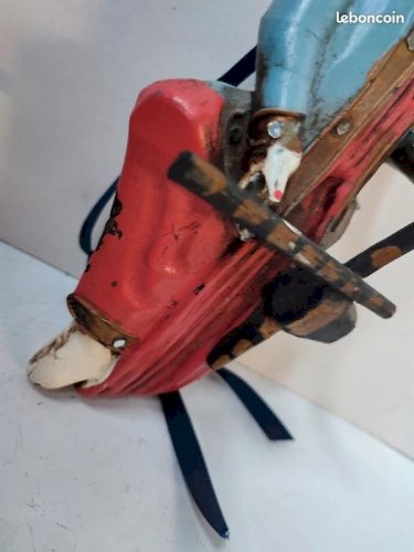 ancienne poupee en bois birman musicien en bon etat