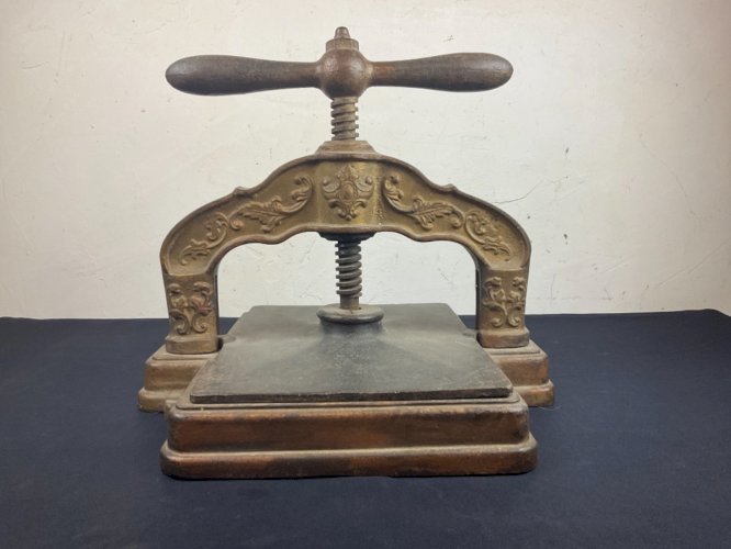 Ancienne Presse pour Livre à Relier en Fonte reliure