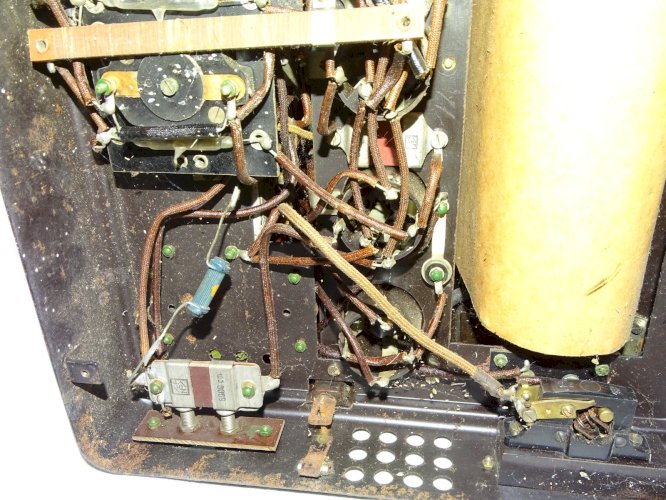 -ANCIENNE RADIO BAKELITE MENDE ANNEES 1930/31 jus de grenier non testée    D