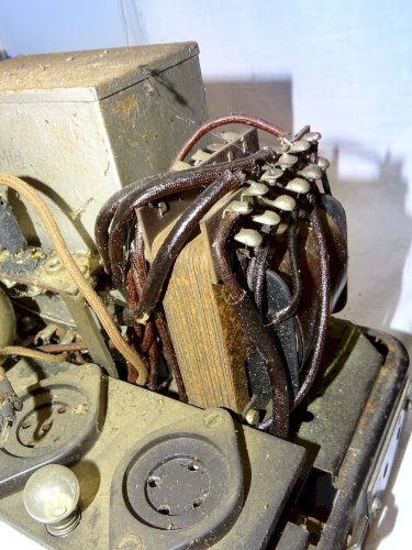 -ANCIENNE RADIO BAKELITE MENDE ANNEES 1930/31 jus de grenier non testée    D