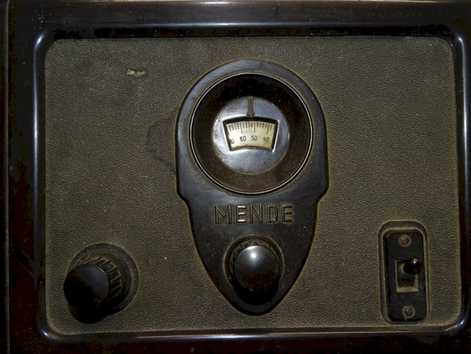 -ANCIENNE RADIO BAKELITE MENDE ANNEES 1930/31 jus de grenier non testée    D