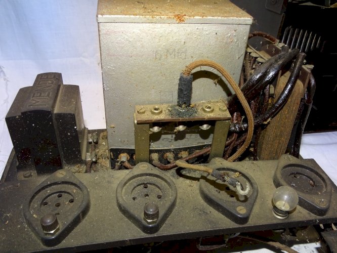 -ANCIENNE RADIO BAKELITE MENDE ANNEES 1930/31 jus de grenier non testée    D