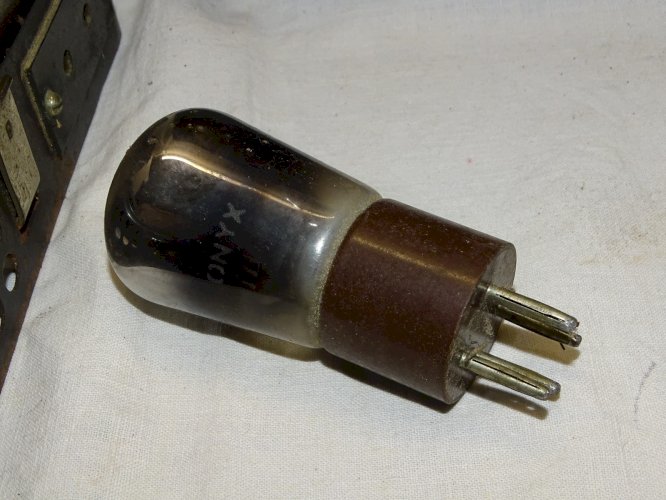 -ANCIENNE RADIO BAKELITE MENDE ANNEES 1930/31 jus de grenier non testée    D