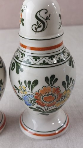 Ancienne salière + poivrière, décor Amsterdam, en céramique de Villeroy & Boch