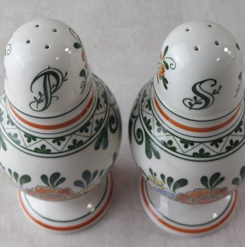Ancienne salière + poivrière, décor Amsterdam, en céramique de Villeroy & Boch