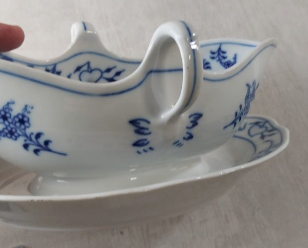 Ancienne saucière, décor Blue Onion / en porcelaine de Tchécoslovaquie / Czech