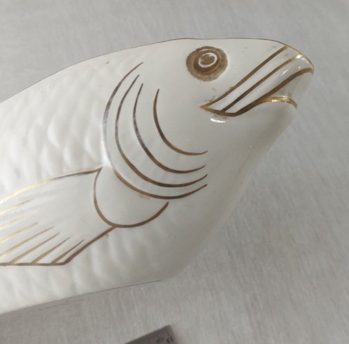 Ancienne saucière décor poisson, en céramique de Sarreguemines