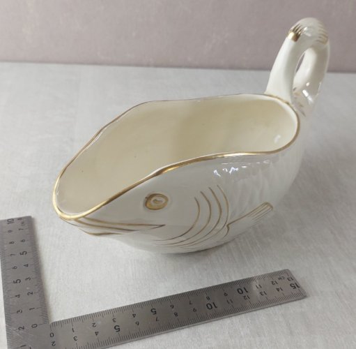 Ancienne saucière décor poisson, en céramique de Sarreguemines
