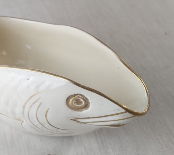Ancienne saucière décor poisson, en céramique de Sarreguemines