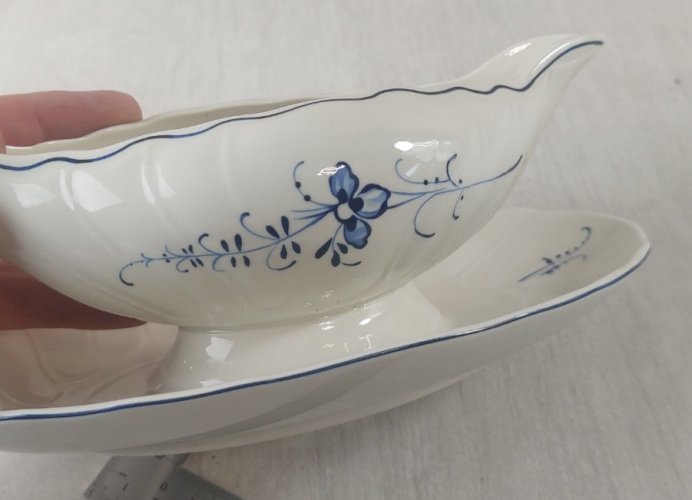 Ancienne saucière, décor Vieux Luxembourg, céramique Villeroy & Boch ^
