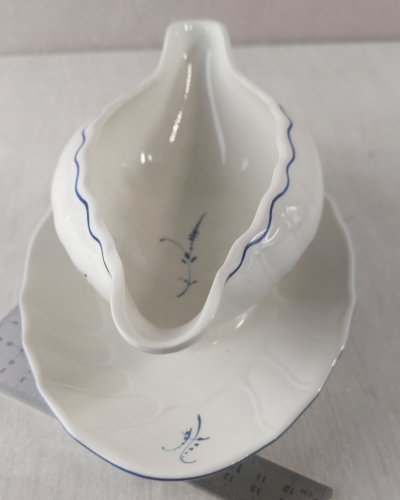 Ancienne saucière, décor Vieux Luxembourg, céramique Villeroy & Boch ^