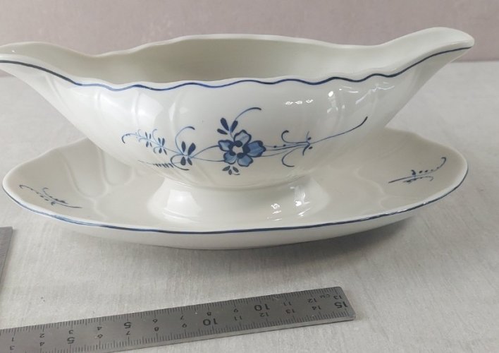 Ancienne saucière, décor Vieux Luxembourg, céramique Villeroy & Boch ^