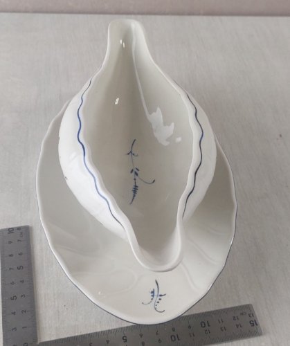 Ancienne saucière, décor Vieux Luxembourg, céramique Villeroy & Boch ^