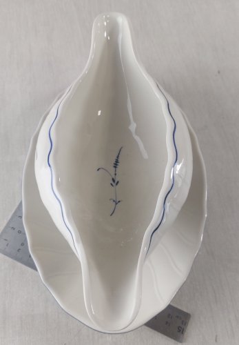 Ancienne saucière, décor Vieux Luxembourg, céramique Villeroy & Boch ^