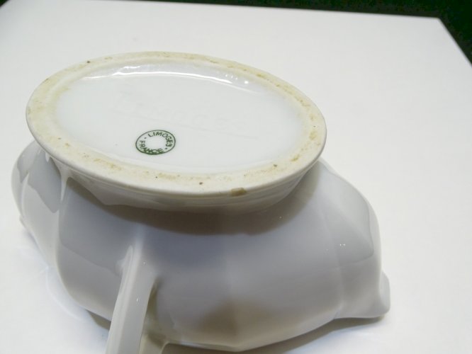 -ANCIENNE SAUCIERE GRAS MAIGRE PORCELAINE BLANCHE LIMOGES DECO TABLE   D