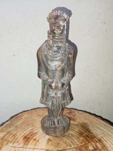 ancienne sculpture en bois africaine en bon etat