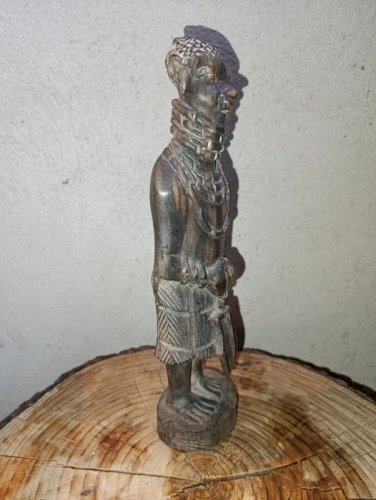 ancienne sculpture en bois africaine en bon etat