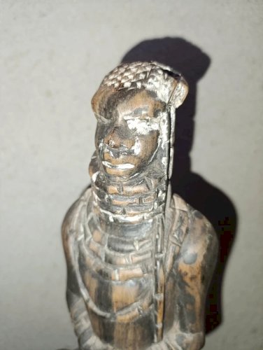 ancienne sculpture en bois africaine en bon etat