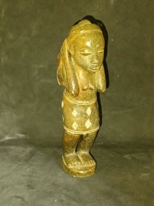ancienne sculpture en pierre dorigine africain , gabon? en bon etat
