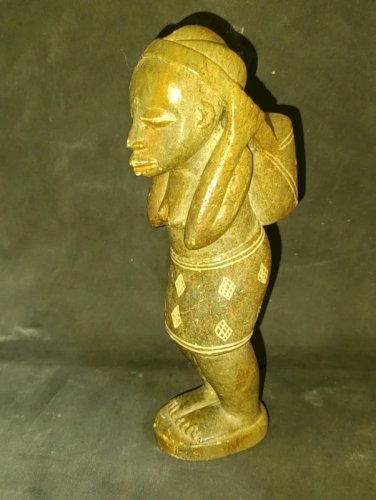 ancienne sculpture en pierre dorigine africain , gabon? en bon etat