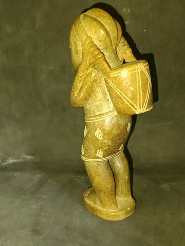 ancienne sculpture en pierre dorigine africain , gabon? en bon etat