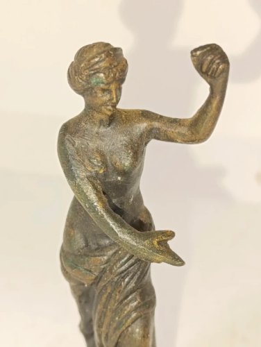 ancienne sculpture miniature de venus en bronze en bon etat