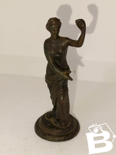 ancienne sculpture miniature de venus en bronze en bon etat