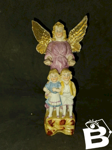 ancienne sculpture porcelaine ange aux enfants en bon etat