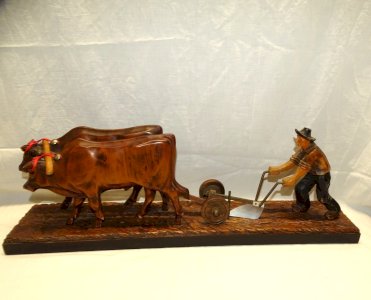 - ANCIENNE SCULPTURE SCENE RURALE TRADITIONNELLE FERMIER & 1 YUNTA (2 Boeufs)  D