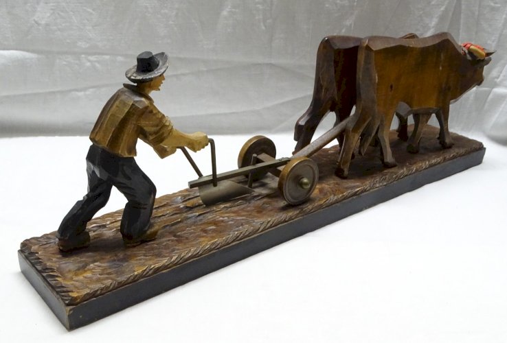 - ANCIENNE SCULPTURE SCENE RURALE TRADITIONNELLE FERMIER & 1 YUNTA (2 Boeufs)  D