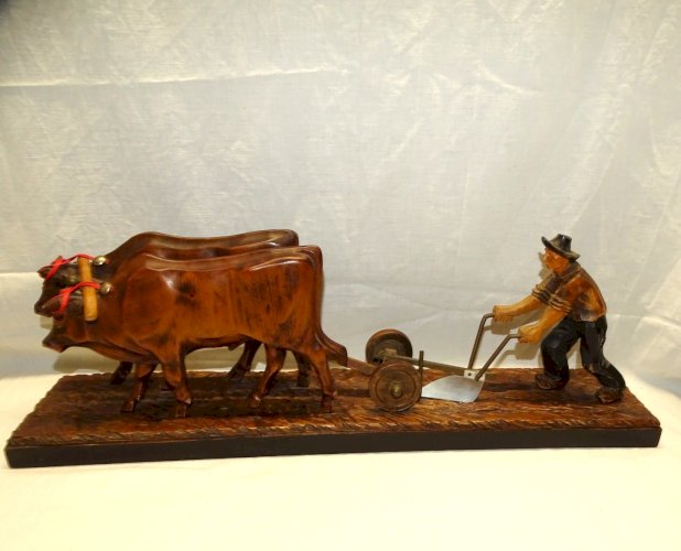 - ANCIENNE SCULPTURE SCENE RURALE TRADITIONNELLE FERMIER & 1 YUNTA (2 Boeufs)  D
