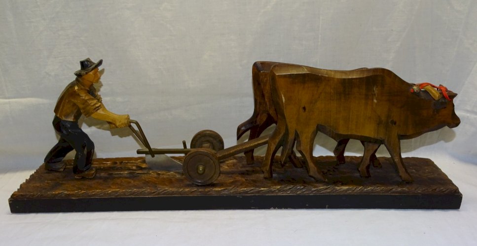 - ANCIENNE SCULPTURE SCENE RURALE TRADITIONNELLE FERMIER & 1 YUNTA (2 Boeufs)  D
