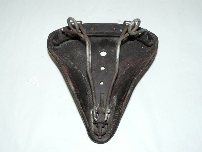 -ANCIENNE SELLE EN CUIR DE VELO  HAMANOR CYCLES / MOTOS COLLECTION VELO ANCIEN