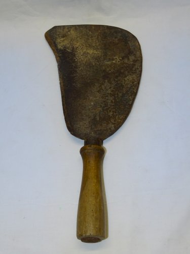 -ANCIENNE SERPETTE SERPE MANCHE BOIS FEUILLE GRAVEE 26 + 1 TETE de CHIEN    D