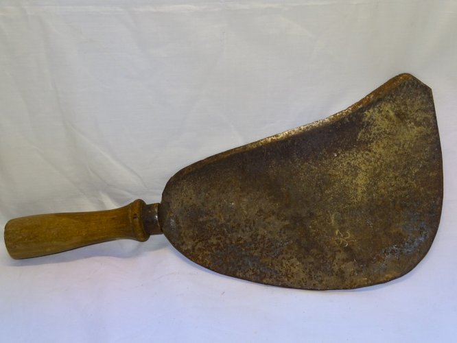 -ANCIENNE SERPETTE SERPE MANCHE BOIS FEUILLE GRAVEE 26 + 1 TETE de CHIEN    D