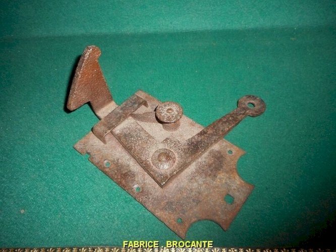 ANCIENNE SERRURE DE PORTE EN FER