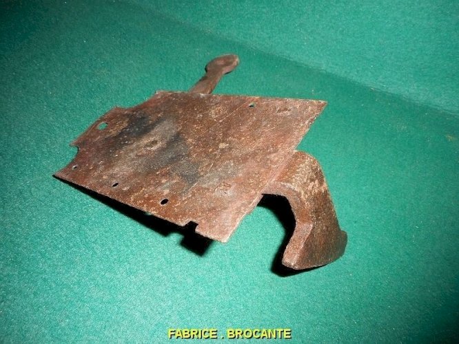 ANCIENNE SERRURE DE PORTE EN FER