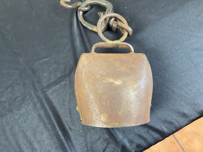 Ancienne sonaille cloche de vache OBERTINO LABERGEMENT Style Chamonix .