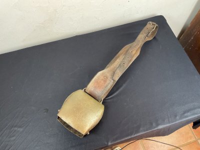 ancienne Sonnaille Cloche vache , chamonix ………….