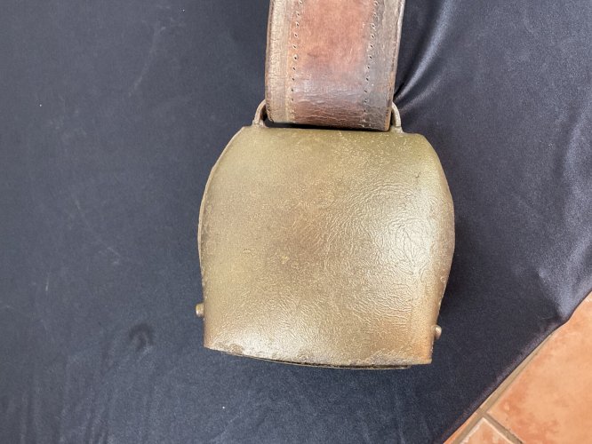 ancienne Sonnaille Cloche vache , chamonix ………….