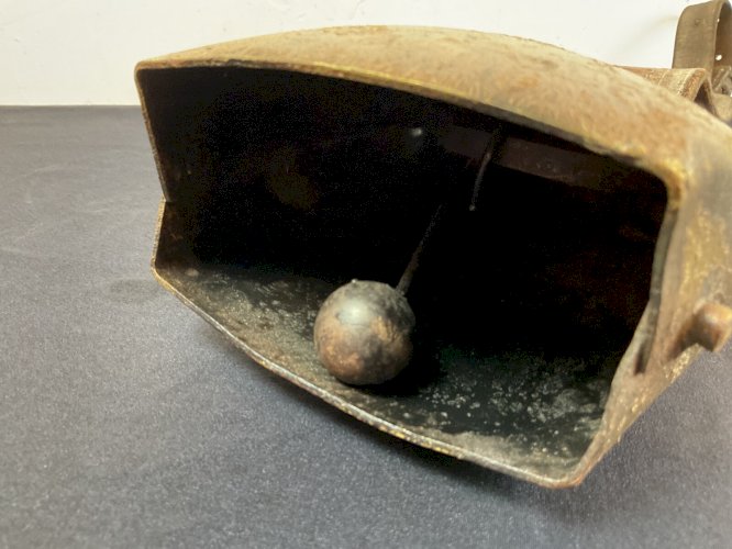 ancienne Sonnaille Cloche vache , chamonix ………….