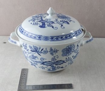 Old soup tureen, Blue Onion pattern / porcelain Czechoslovakia / Czech