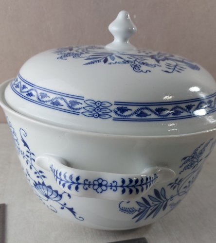 Ancienne soupière, décor Blue Onion / porcelaine Tchécoslovaquie / Czech