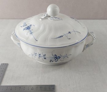 Ancienne soupière / légumier, décor Vieux Luxembourg, céramique Villeroy & Boch ^
