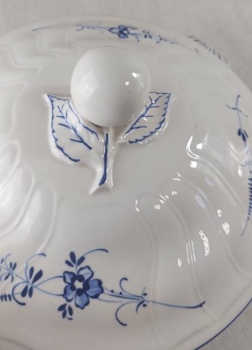 Ancienne soupière / légumier, décor Vieux Luxembourg, céramique Villeroy & Boch ^