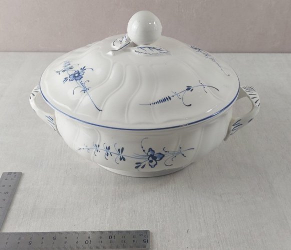 Ancienne soupière / légumier, décor Vieux Luxembourg, céramique Villeroy & Boch ^