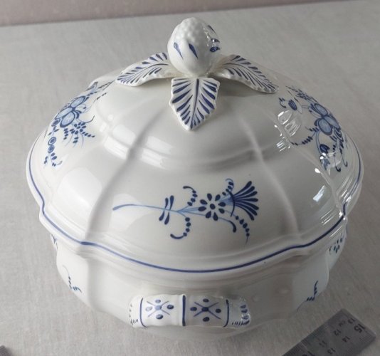 Ancienne soupière / légumier, décor Vieux Luxembourg, céramique Villeroy & Boch ^