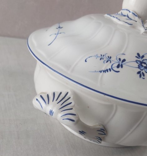 Ancienne soupière / légumier, décor Vieux Luxembourg, céramique Villeroy & Boch ^